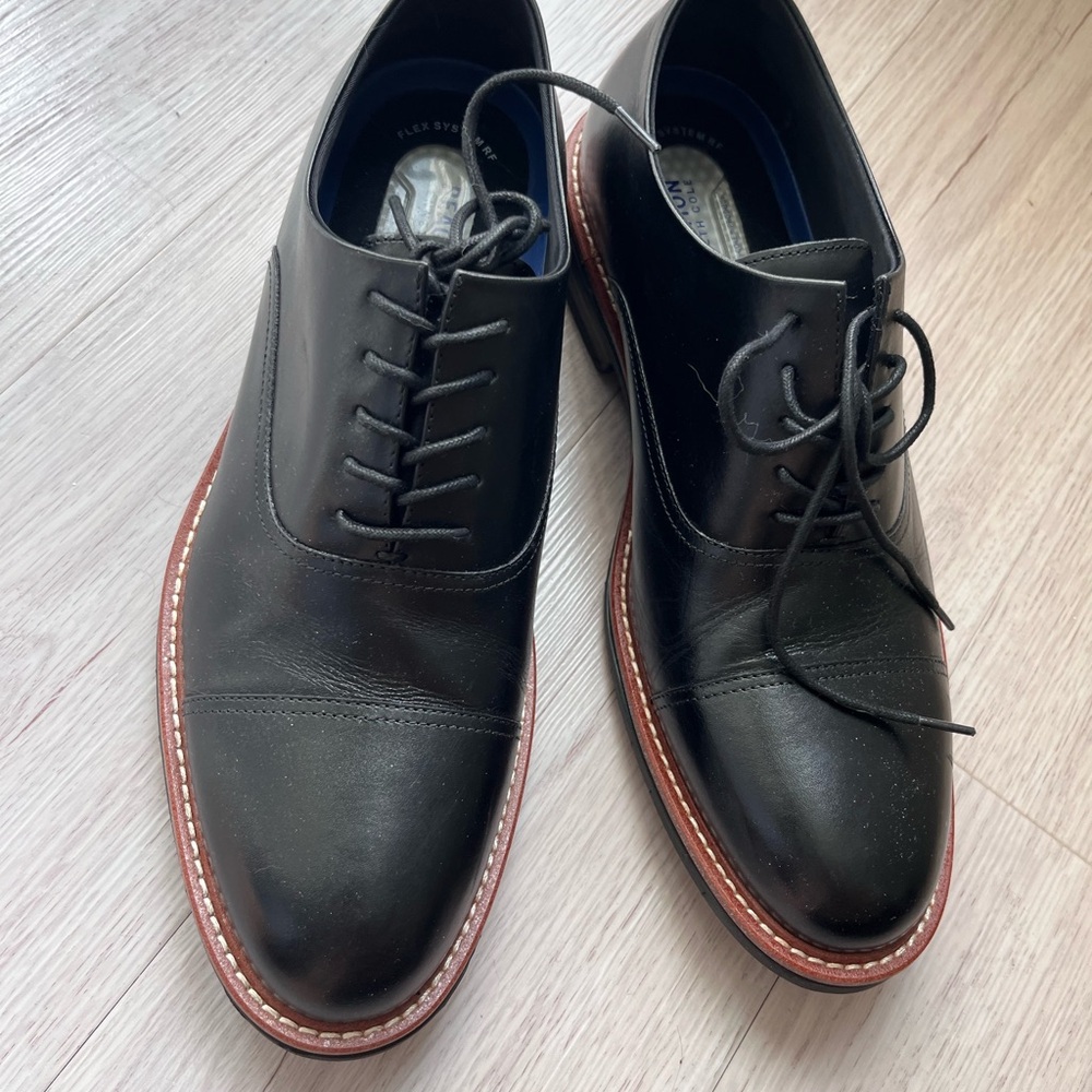 Reaction Kenneth Cole Black Leather Oxfords with Brown Sole